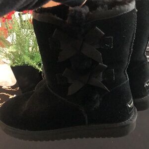 Koolaburra by UGG Black Suede size 7 Excellent Condition